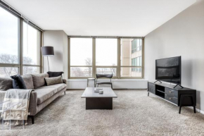 Lakeview 2BR w Deck Pool Gym nr Lincoln Park CHI-717